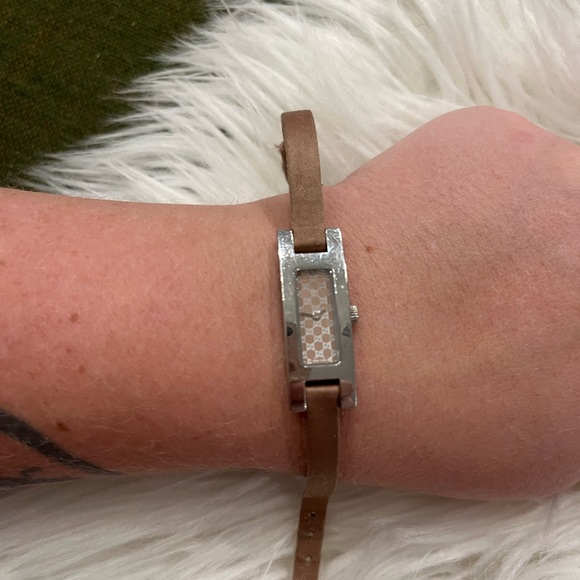 GUCCI Petite SS Peach G-Dial Canvas Strap Women's Watch 3900L-23970 - Picture 2 of 5